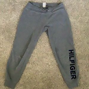 Tommy Hilfiger sweatpants M gathered bottom - drawstring. Inseam approx. 26”.